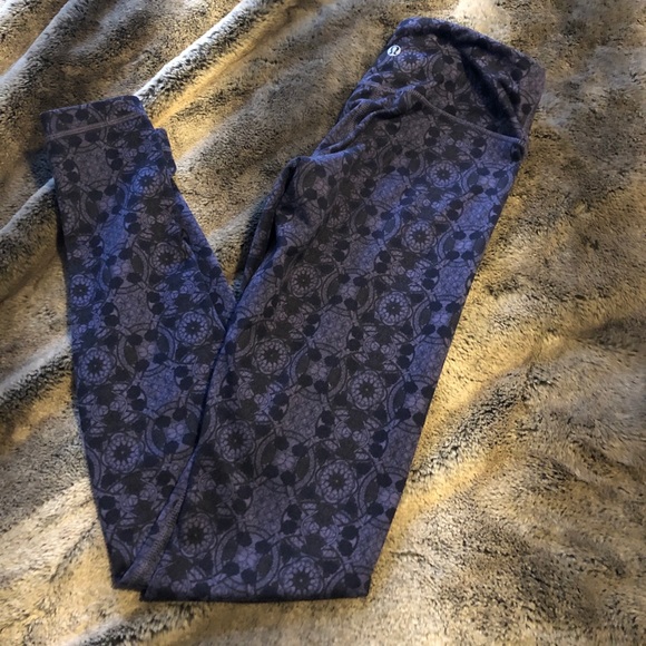 lululemon athletica Pants - Women’s lululemon wunder under rare color size 4